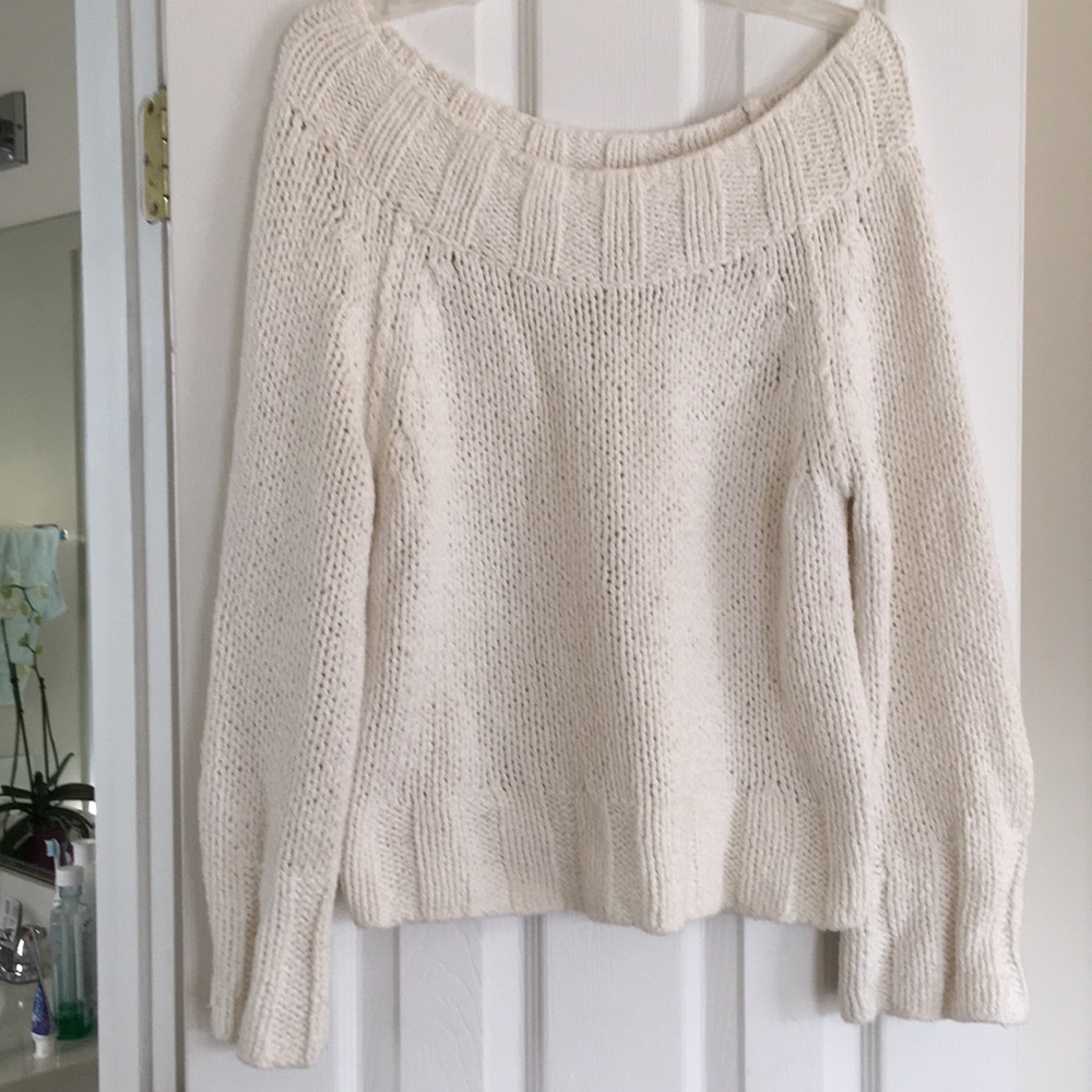 White Pullover - image 1